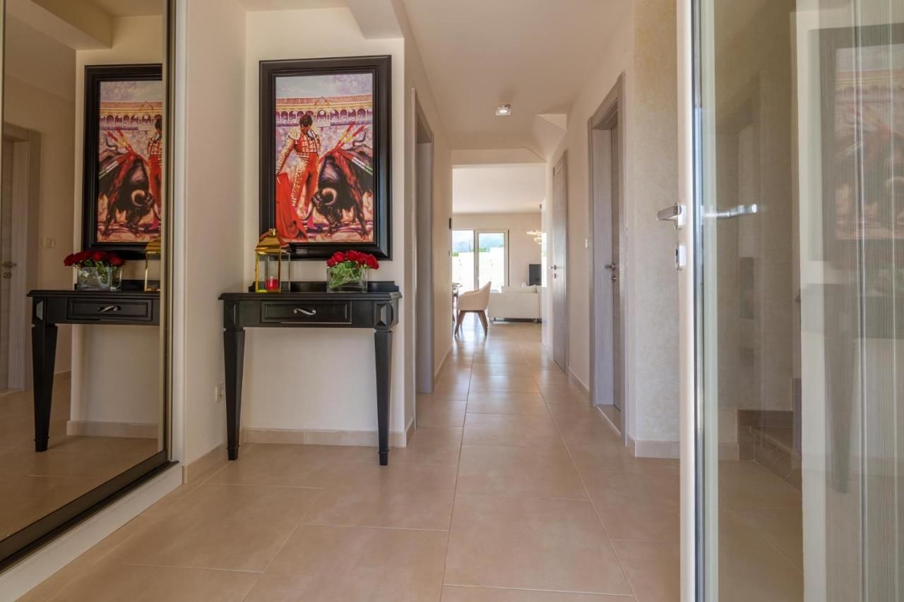 Виллы Luxury Villa Crystal Blue Свети-Стефан-24