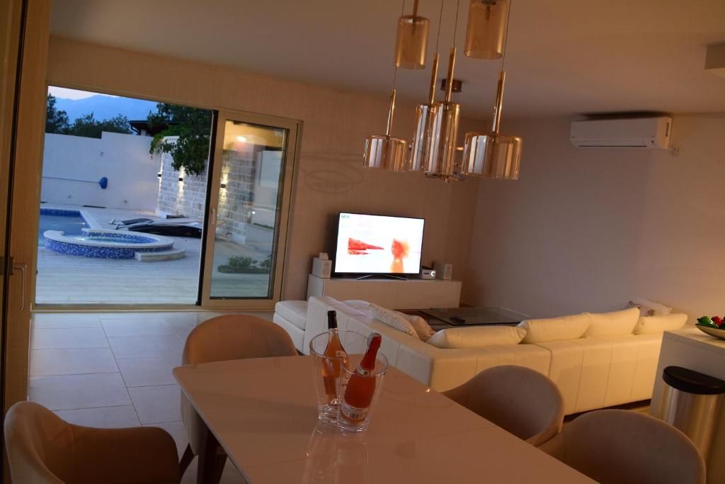 Виллы Luxury Villa Crystal Blue Свети-Стефан-56