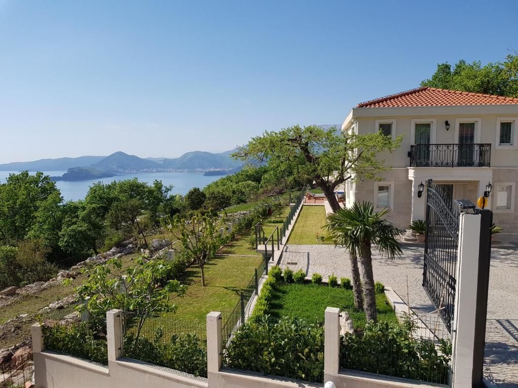 Виллы Luxury Villa Crystal Blue Свети-Стефан-81